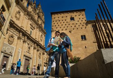 2016-Castilla_y_Leon-Salamanca_Casa_delas_Conchas_y_Universidad_067-1